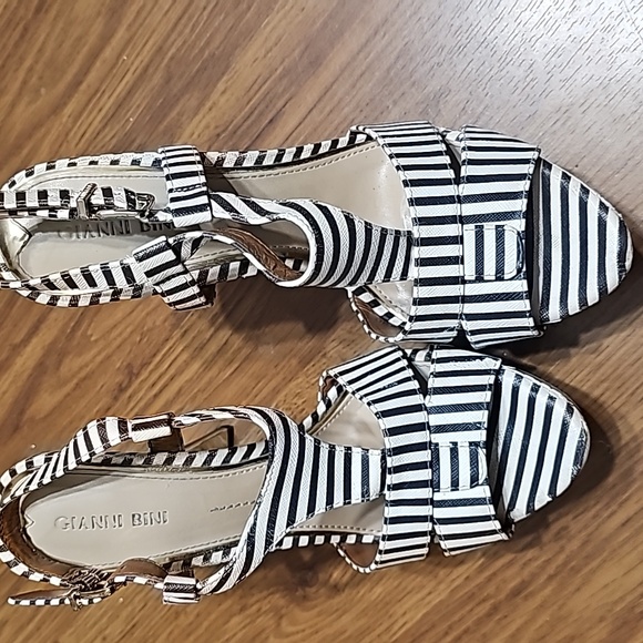 GB- Spring Heel Sandal - Picture 4 of 4